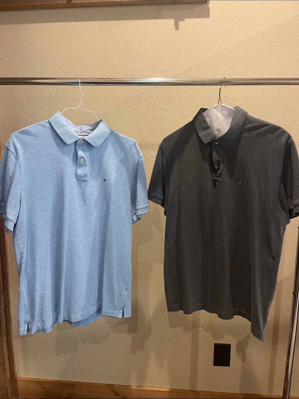 Lot of 2 Tommy Hilfiger Men's Short Sleeve Shirts XL Custom Fit Cotton